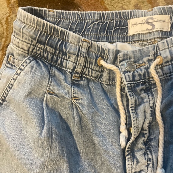 WE THE FREE size S elastic waist, rope tie bleach washed jeans EUC Free … - Picture 5 of 8